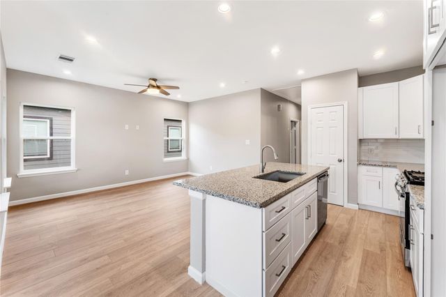 5101 Rue Street B, Houston, TX 77033