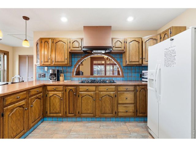 11 James Cir, Longmont, CO 80501