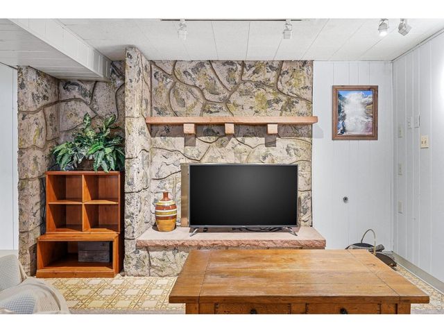 11 James Cir, Longmont, CO 80501