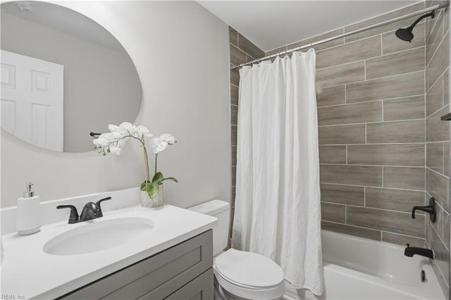 715 Fawn Lake DR, Newport News, VA 23608