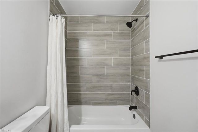 715 Fawn Lake DR, Newport News, VA 23608