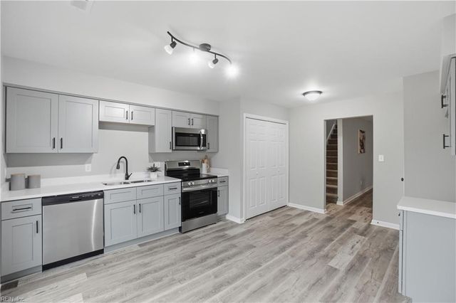 715 Fawn Lake DR, Newport News, VA 23608