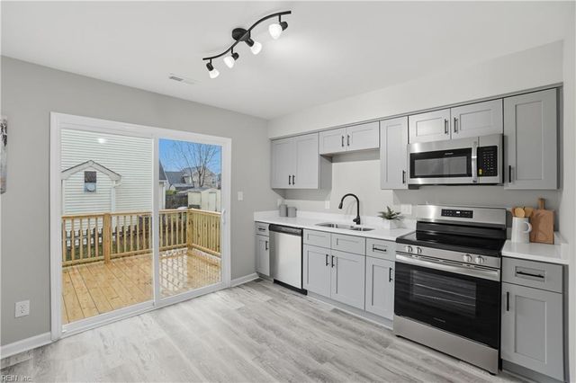 715 Fawn Lake DR, Newport News, VA 23608