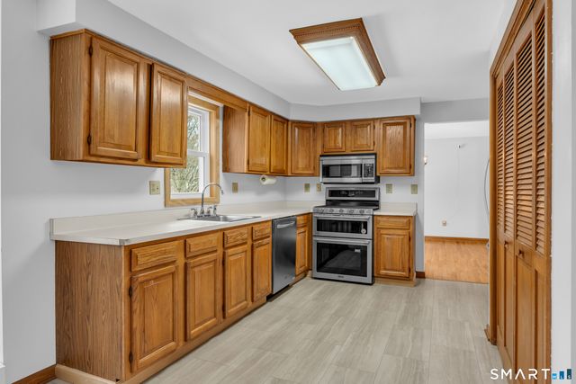 26 Pent Road, Branford, CT 06405