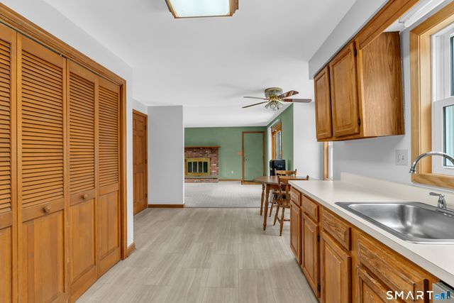 26 Pent Road, Branford, CT 06405