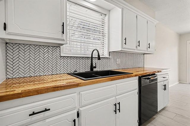 1716 N Fordson Avenue, Bethany, OK 73008