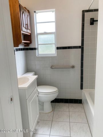 7042 CAMELOT Road, Jacksonville, FL 32211