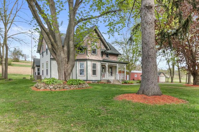 N5724 N Helenville Road, Helenville, WI 53137