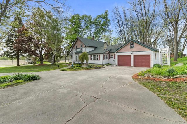 N5724 N Helenville Road, Helenville, WI 53137