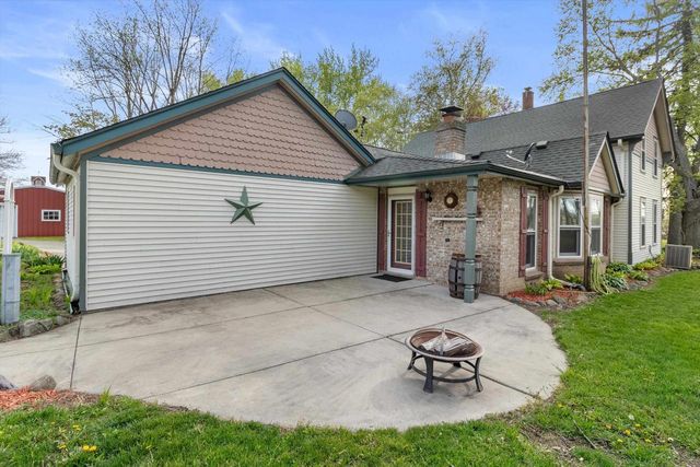 N5724 N Helenville Road, Helenville, WI 53137