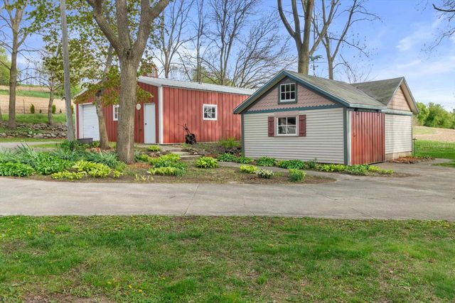 N5724 N Helenville Road, Helenville, WI 53137