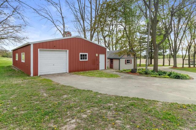 N5724 N Helenville Road, Helenville, WI 53137