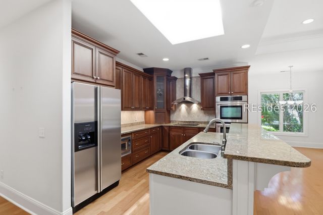 37 Crooked Pond Dr, Hilton Head Island, SC 29926