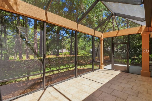 37 Crooked Pond Dr, Hilton Head Island, SC 29926