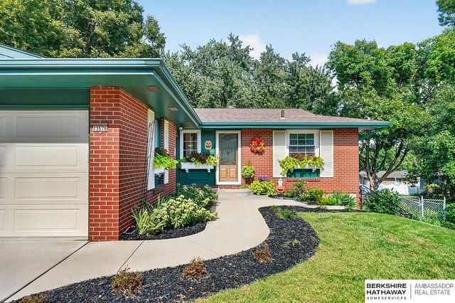 13576 Walnut Street, Omaha, NE 68144