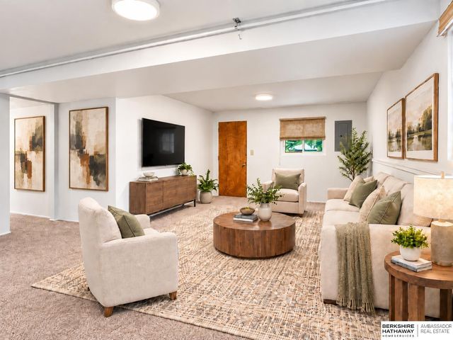 13576 Walnut Street, Omaha, NE 68144