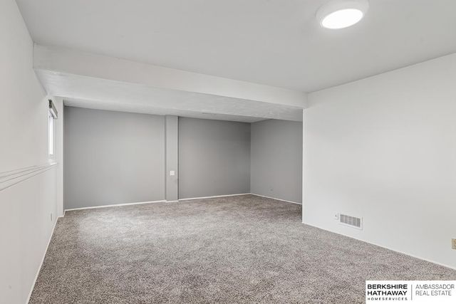 13576 Walnut Street, Omaha, NE 68144