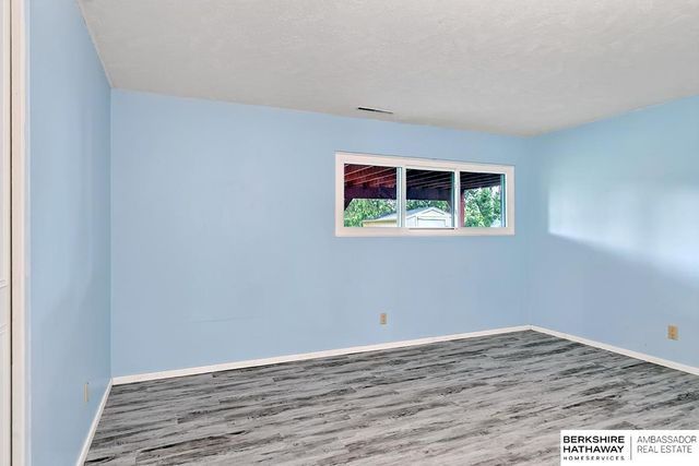 13576 Walnut Street, Omaha, NE 68144