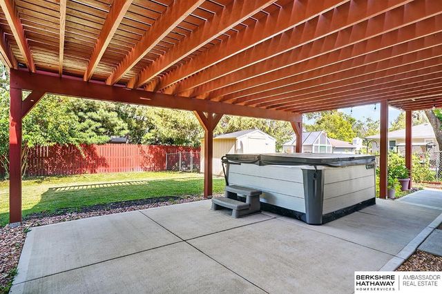 13576 Walnut Street, Omaha, NE 68144