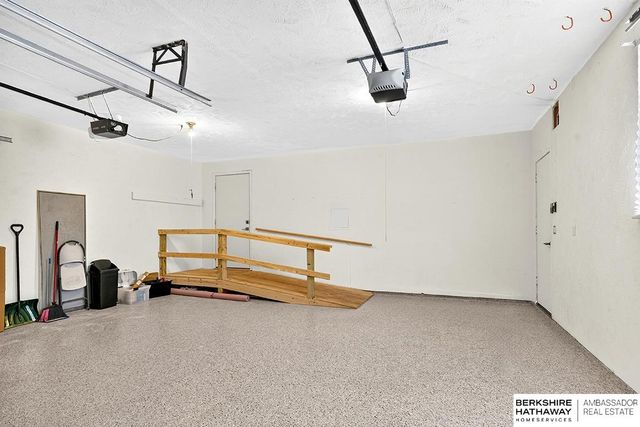 13576 Walnut Street, Omaha, NE 68144