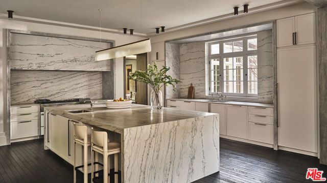 12921 MARLBORO Street, Los Angeles, CA 90049