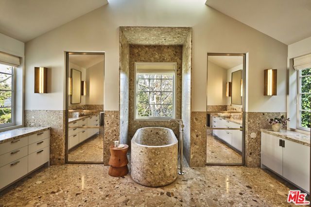 12921 MARLBORO Street, Los Angeles, CA 90049