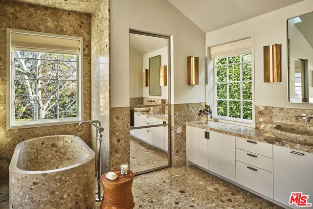 12921 MARLBORO Street, Los Angeles, CA 90049