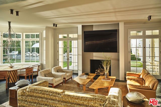 12921 MARLBORO Street, Los Angeles, CA 90049