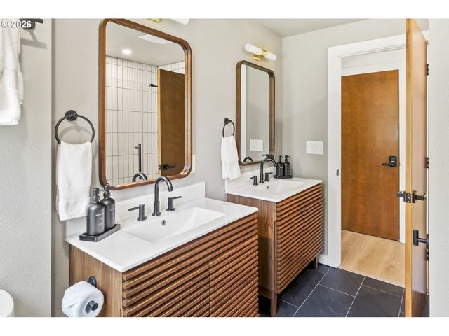 17340 Ne WOODLAND LOOP Rd, Yamhill, OR 97148