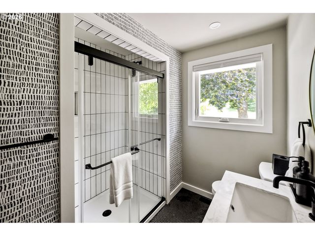 17340 Ne WOODLAND LOOP Rd, Yamhill, OR 97148