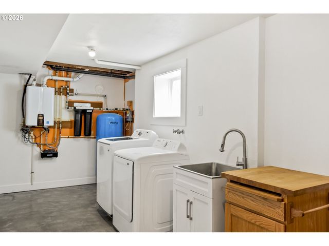 17340 Ne WOODLAND LOOP Rd, Yamhill, OR 97148