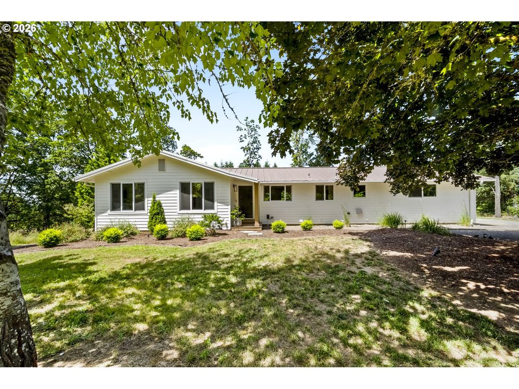 Image 1 of property listing at 17340 Ne WOODLAND LOOP Rd, Yamhill, OR 97148