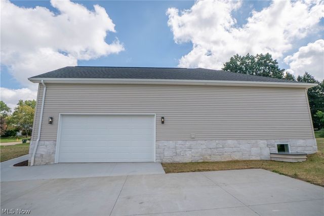 4327 Skycrest Drive NW, Canton, OH 44718