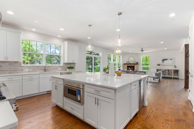 23084 N Prairie Lane, Lincolnshire, IL 60069