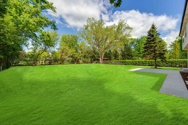 23084 N Prairie Lane, Lincolnshire, IL 60069