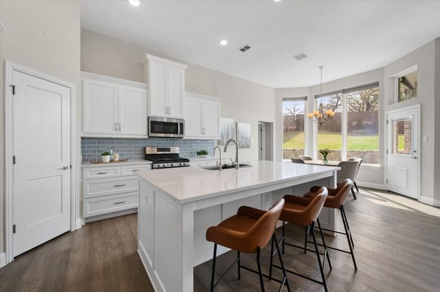 157 Fairweather Drive, Burleson, TX 76028