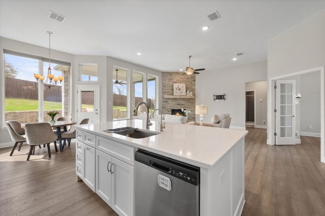 157 Fairweather Drive, Burleson, TX 76028