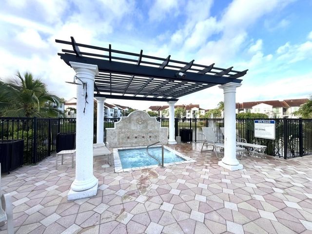 713 Villa Circle, Boynton Beach, FL 33435