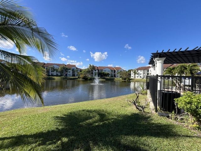 713 Villa Circle, Boynton Beach, FL 33435