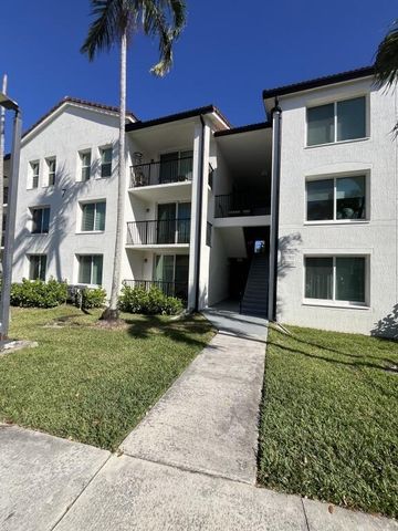 713 Villa Circle, Boynton Beach, FL 33435