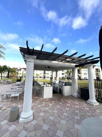 713 Villa Circle, Boynton Beach, FL 33435