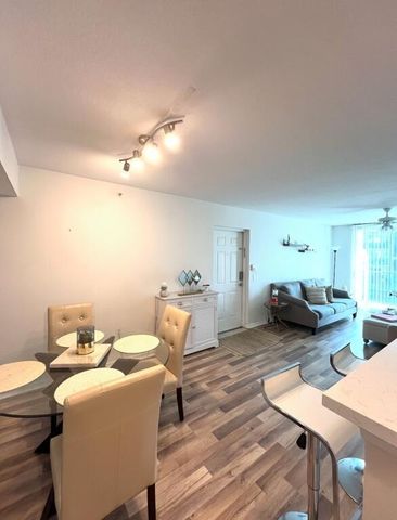 713 Villa Circle, Boynton Beach, FL 33435