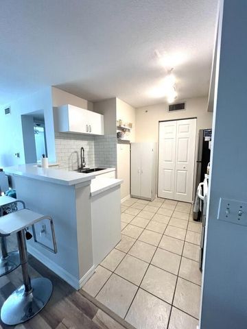 713 Villa Circle, Boynton Beach, FL 33435