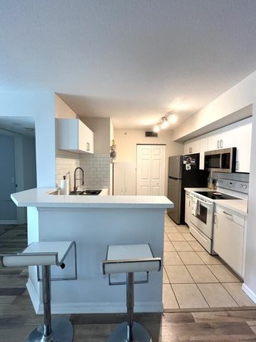 713 Villa Circle, Boynton Beach, FL 33435