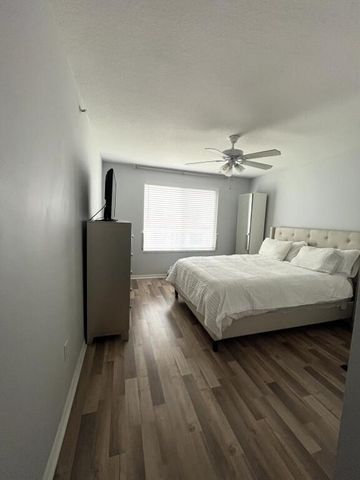 713 Villa Circle, Boynton Beach, FL 33435