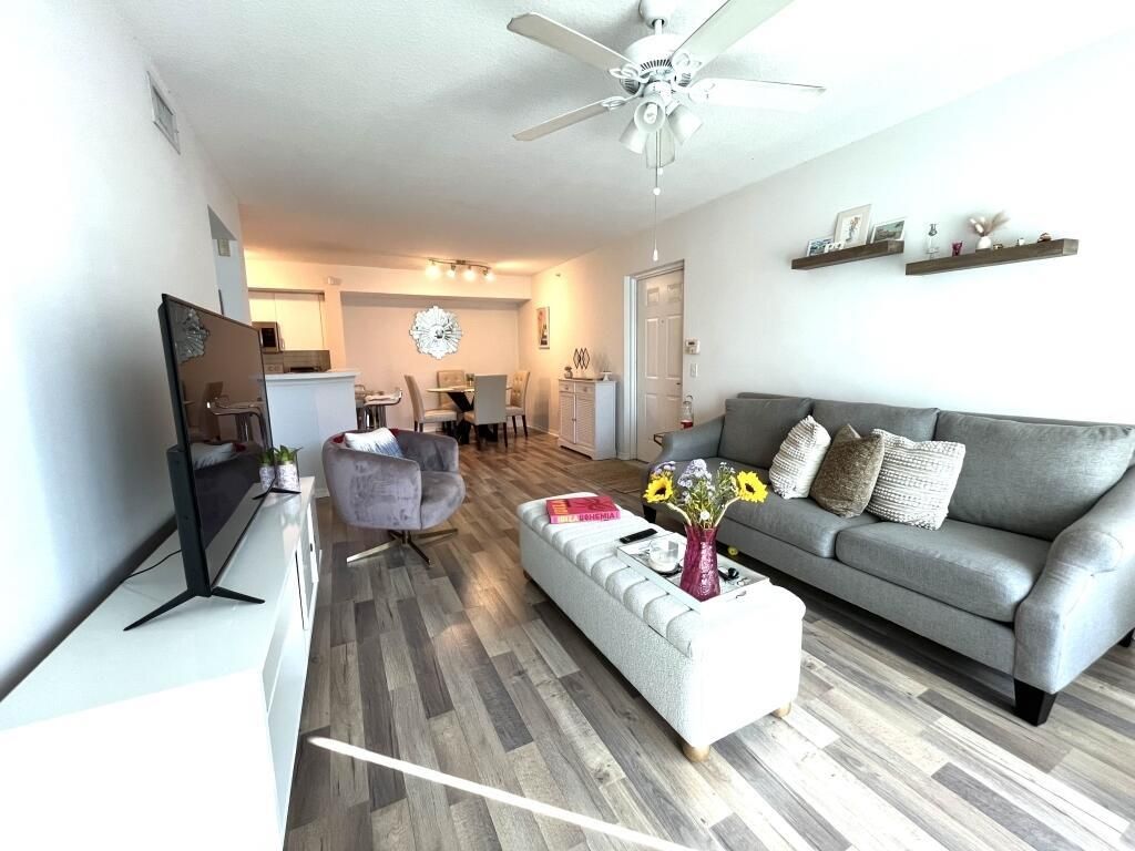 713 Villa Circle, Boynton Beach, FL 33435