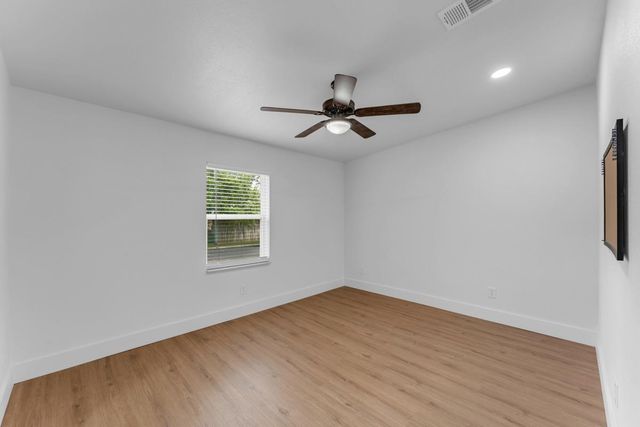 407 E Kerr ST, Burnet, TX 78611