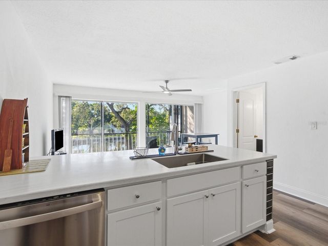 9009 TUDOR DRIVE G206, Tampa, FL 33615