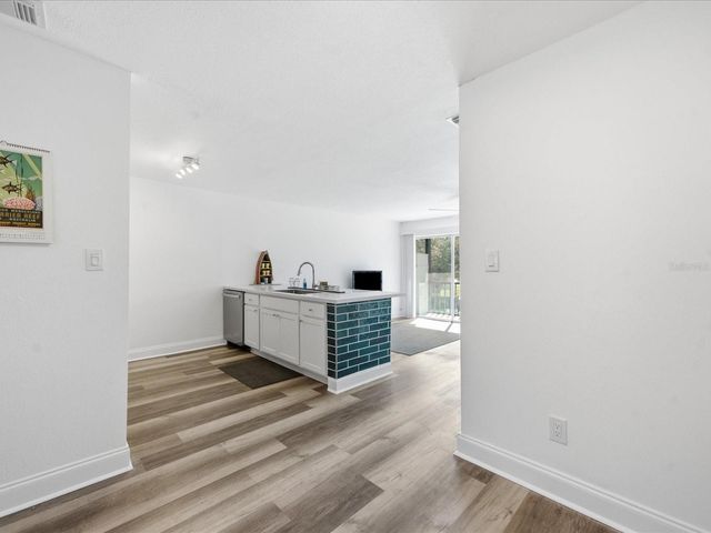 9009 TUDOR DRIVE G206, Tampa, FL 33615