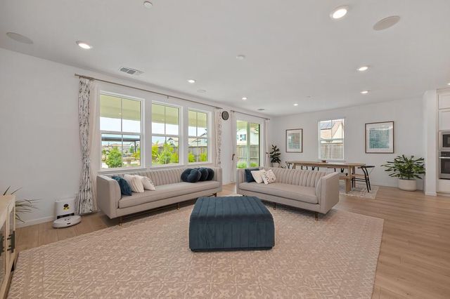 200 Akashi Ct, Lincoln, CA 95648